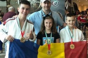 Salbă de medalii pentru luptătorii Takenoko Reghin