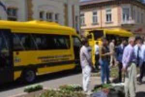 Doi ani pentru două microbuze! Un vis împlinit de Primăria Caransebeş!