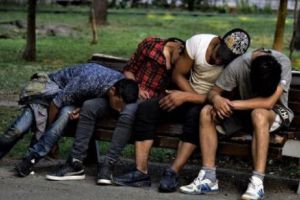 Drogurile îi transformă pe tinerii din Cluj în ”zombi”. Ultima scenă: Parcul Central unde patru tineri erau ”loviţi”