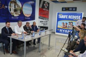 Zbor în ceaţă: Şefii Judeţului şi cei ai Aeroportului Oradea se ţin de contracte secrete cu operatorii aerieni