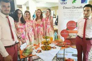 Prăjitura cu dovleac, fără zahăr, gluten şi aditivi a studenţilor USV, premiată la Galaţi