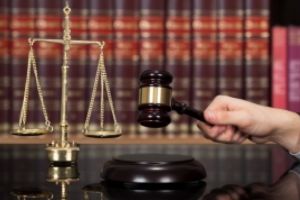 Un important judecător DISTRUGE scrisoarea celor 500 de procurori, care au sărit în apărarea şefei DNA