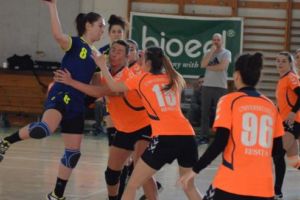 CS Olimpic, în semifinale după două partide