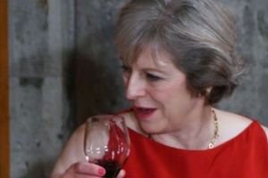 Theresa May se ÎMBATĂ cu „Brexit cu SIFON”: Irlanda de Nord ar putea RĂMÂNE în UE