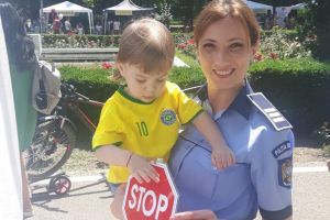 Poliţiştii băcăuani alături de copii de ziua lor!