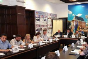 PIATRA-NEAMȚ: Consilierii PNL au votat mai mulţi bani pentru elevii olimpici şi profesorii lor