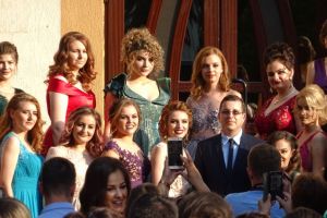 FOTO, VIDEO. Foştii elevi ai claselor a XII-a de la Colegiul Naţional ”Avram Iancu” din Câmpeni au ”strălucit” la Balul Absolvenţilor