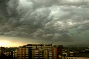 Avertizare meteo imediată! FURTUNĂ în judeţul Neamţ (1 iunie). Vezi zonele afectate