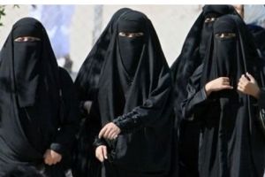 Încă o ţară interzice purtarea vălului islamic. Amenzile depăşesc o mie de euro