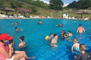 Băile Figa, în prima zi din noul sezon estival: 2000 de turişti, oaspeţi din Polonia