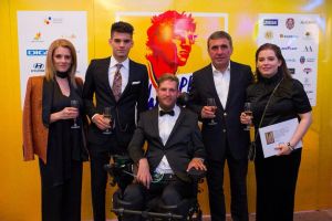 Familie reunita:  Gica Hagi, alaturi de sotie si copiii Kira si Ianis, la evenimentul Uniti pentru Mihai“