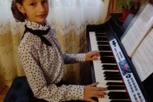 Copilul cu mâini de aur. Fetiţa unui MILITAR RĂNIT în Afganistan SUSȚINE VETERANII la spectacolul „Suflet de Erou VII”