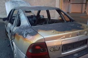 Maşina unui jurnalist din vestul ţării, INCENDIATĂ în STIL MAFIOT