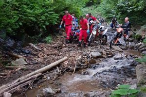 Motociclist slovac accidentat în munţi. Misiune de 5 ore pentru salvatori (FOTO-VIDEO)