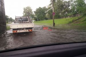 FOTO&VIDEO. Pasajul de pe Botizului, inundat. Evitaţi zona!