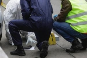 TERIFIANT: Un bărbat de 33 de ani s-a aruncat în cap de pe un pod: maşinile au trecut peste el cu viteză