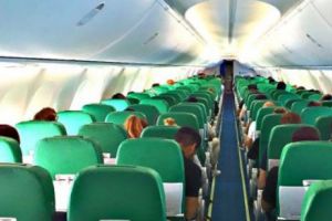 Panică la bord! Avionul a aterizat de urgenţă pentru că oamenii vomitau. Motivul este înfiorător