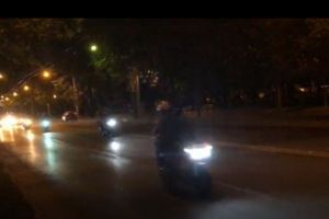 Alo, Politia? In fiecare noapte au loc CURSE auto si moto pe Bulevard, sub nasul vostru!