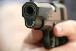 Pistoale vs. topoare. Poliţiştii au făcut uz de armă în Timiş, dimineaţa aceasta