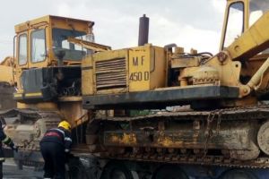 Un camion a luat foc la Acăţari