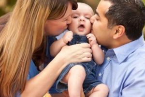 Procesul de adopţie în atenţia Ministerul Muncii. Se doreşte simplificarea procedurilor prin eliminarea căutării rudelor până la gradul IV