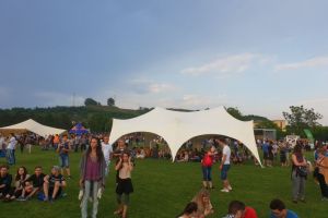 FOTO, VIDEO. Distracţie, muzică bună şi relaxare, la Festivalul Blaj aLive 2018. Mii de persoane, la concertele de pe Câmpia Libertăţii