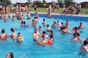 Distractie de 1 iunie in Timis. Bazele de agrement au fost luate cu asalt de prichindei