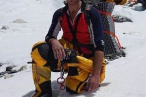 Hoţii au ajuns până pe Everest! Un alpinist a fost nevoit să renunţe la o urcare de record din cauza lor