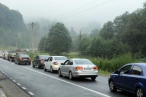 Se circula in coloana pe Valea Prahovei, pe sensul de coborare