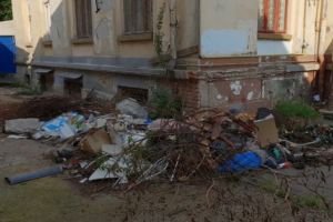 Rampă de deşeuri în centrul Piteştiului