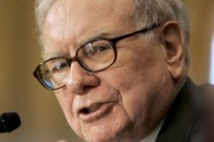 Pentru a lua PRÂNZUL cu miliardarul Warren Buffett  un „biet pământean” a scos 3,300 milioane de dolari din buzunar