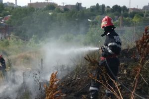 Incendiu provocat de persoane fara adapost, in Tulcea (galerie foto)