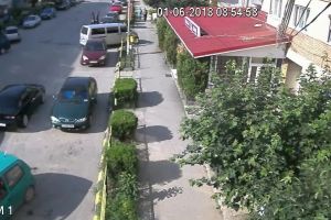 VIDEO Scene de o cruzime greu de imaginat: Bătaie în trafic în Berbeşti, „Vestul sălbatic“