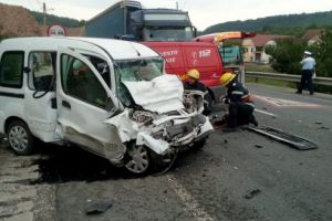 Intervenţie a pompierilor mureşeni la un accident în Fiser, Braşov