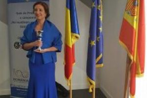 Larisa Axinia, jurnalistă şi juristă din Sf.Gheorghe, vicepreşedintă a Asociaţiei Românilor din Italia – Milano, a fost  premiată  la Gala „Noi susţinem excelenţa”, în Spania