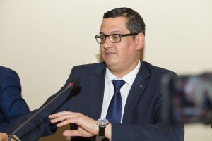Șapte consilieri locali cer schimbarea din funcţie a viceprimarului Răzvan Mareş