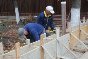 Cum pot fi angajaţi străinii