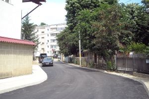 Strada Florilor a fost asfaltată după 6 ani de intervenţii şi insistenţe