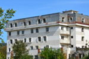 Hotelul Dunărea din Moldova Nouă, adus la patru stele, cu piscină, zonă SPA şi terenuri de sport! Pe hârtie!