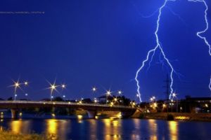 Alertă meteo: Furtunile se mută în sudul ţării, vor fi ploi torenţiale şi căderi de grindină