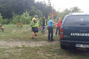 Voluntari la Bike Race, blocaţi în Şaua Tâmpei. Un participant la concurs, accidentat (Foto)
