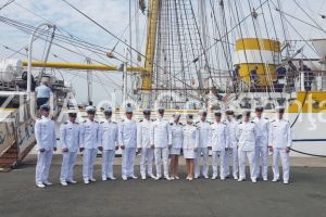 Imagini de la eveniment: Momente emotionante. Elevii si cadetii, pregatiti de marsul international de instructie al Navei Mircea, sub privirile rudelor si prietenilor