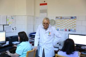 Alo, miliţia! AŢI PRINS HOŢII DOCTORULUI STOICULESCU?!… ASTA CA SĂ VĂ MAI PUTEM NUMI… POLIŢIE!…
