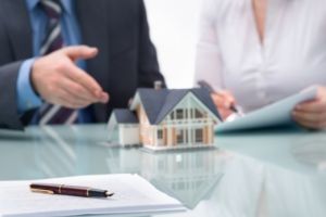 ROMÂNII, CEA MAI MICĂ PROPORŢIE DE RĂU-PLATNICI  DIN UE LA CREDITE IPOTECARE ŞI CHIRII