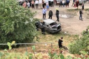 Clujean beat la volan şi fără permis a făcut HAOS pe străzile din Mărăştoi. A plonjat cu maşina de pe podul IRA VIDEO