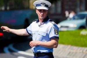 Godină riscă să rămână fără permis auto din cauza cozilor