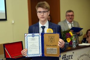 Diploma şi Placheta de onoare, cea mai înaltă distincţie a Colegiului „Ştefan cel ...