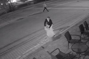 FOTO. Un individ a devastat o terasă din Carei. Surprins de camerele de supraveghere