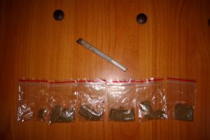 Tineri, depistati de jandarmii constanteni cu pliculete suspecte