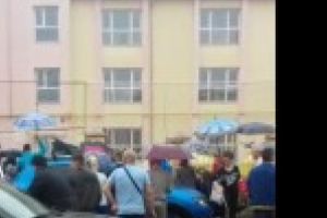 VIDEO: Haos la “Hariclea Darcle” / Un sofer inconstiet a fost pe punctul de a provoca o tragedie